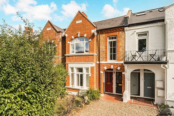 2 Bedroom Maisonette For Sale In Bedford Hill, Balham, SW12