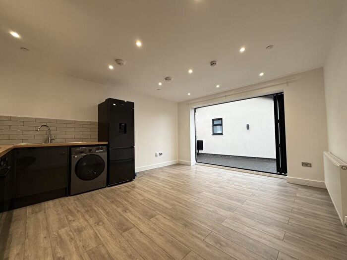 2 Bedroom Flat To Rent In Cyril Crescent, Cardiff, CF24