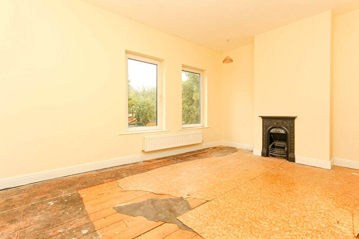 3 Bedroom Terraced House For Sale In Hatton Park Road, Wellingborough, NN8
