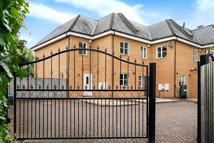 4 Bedroom End Of Terrace House To Rent In Rojack Road London, SE23