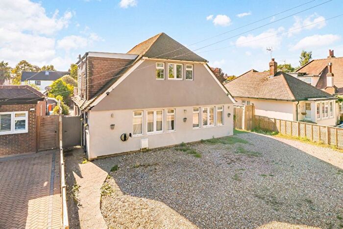 5 Bedroom Detached House For Sale In Old Farm Road, Hampton, TW12