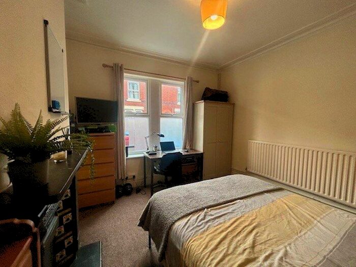 3 Bedroom House To Rent In Pybus Street, DE22