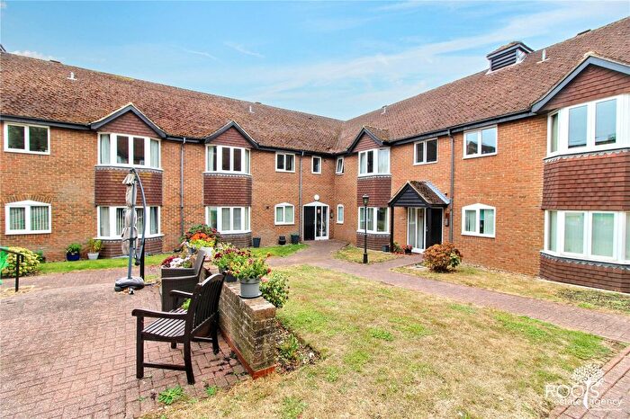 2 Bedroom Flat For Sale In Ferndale Court, Thatcham, Berkshire, RG19