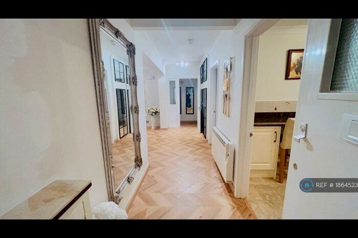 3 Bedroom Flat To Rent In Monkton Court, Bournemouth, BH4