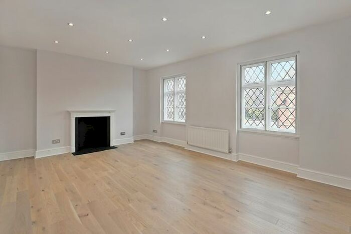 Studio To Rent In Paddington Street, Marylebone, London, W1U