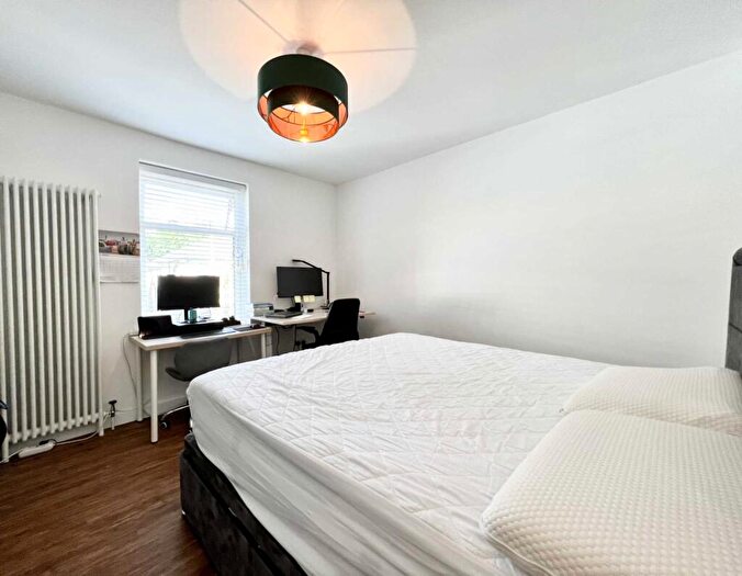2 Bedroom Bungalow For Sale In Fairfield Road, Brentwood, CM14