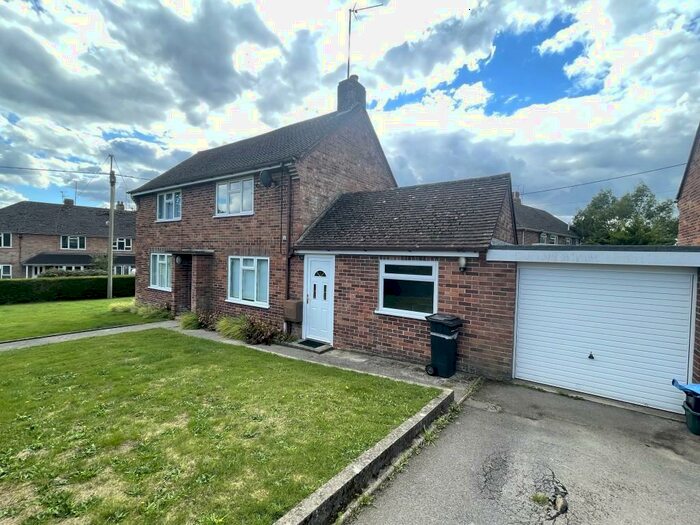 3 Bedroom Semi-Detached House To Rent In The Avenue, Wincanton, Somerset, BA9