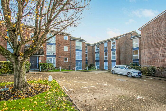 2 Bedroom Flat To Rent In Aylsham Drive, Uxbridge, UB10