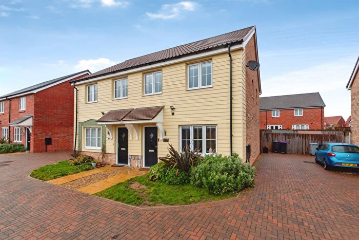 3 Bedroom Semi Detached House For Sale In Craigmore Close, Bourne, PE10