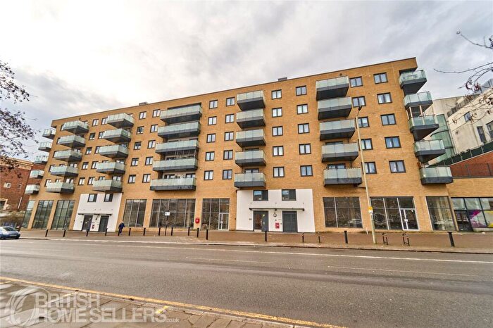 1 Bedroom Apartment For Sale In Burnt Oak Broadway, Edgware, HA8