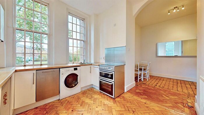 1 Bedroom Flat For Sale In Chevy Road, Southall, UB2