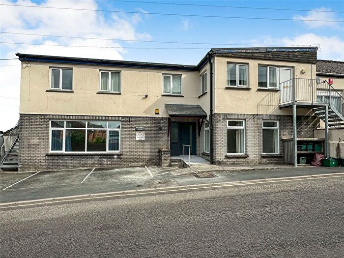 2 Bedroom Flat To Rent In Victoria Street, Holsworthy, Devon, EX22