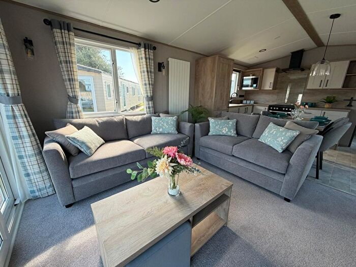 2 Bedroom Mobile/park Home For Sale In Solent Breezes Holiday Park, Hook Lane Warsash, Southampton, SO31