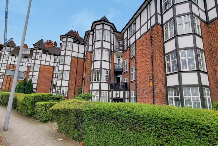 3 Bedroom Flat To Rent In Vernon Court, Child's Hill, London, NW2
