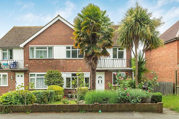 2 Bedroom Flat To Rent In Pevensey Close, Isleworth, TW7