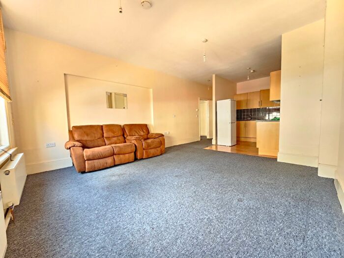 1 Bedroom Flat To Rent In High Street, Maidenhead, SL6