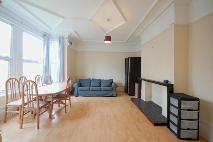 1 Bedroom Flat To Rent In Preston Road, Leytonstone, E11