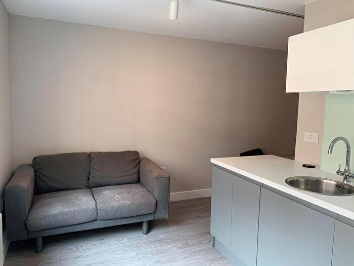 1 Bedroom Flat To Rent In Ingram Street, Leeds, West Yorkshire, Uk, LS11