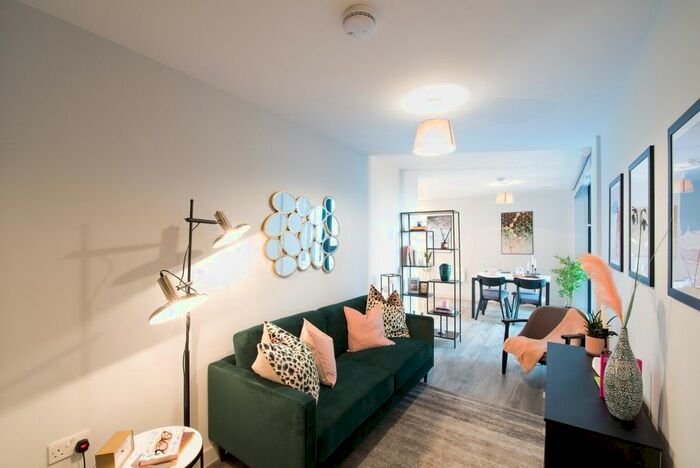 2 Bedroom Flat To Rent In The Quay Loop Road, Salford Quays, M50