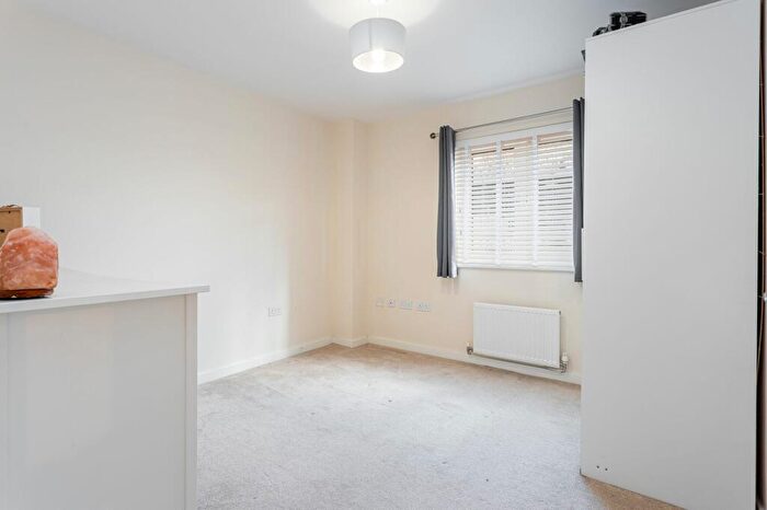 2 Bedroom Apartment For Sale In Somerley Drive, Crawley, RH10