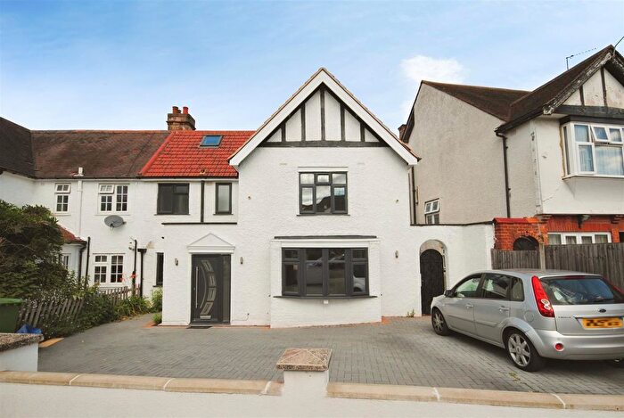 5 Bedroom Semi-Detached House To Rent In Beechcroft Gardens, Wembley, HA9