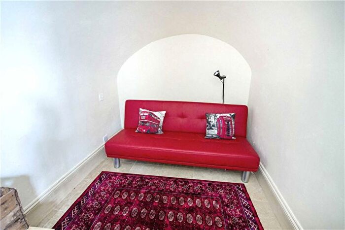 1 Bedroom Flat To Rent In Claverton Street, London, SW1V