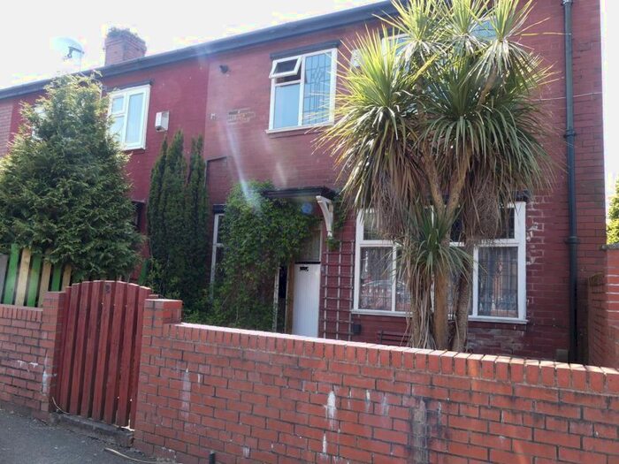 Houses for sale & to rent in OL8 4SN, Margaret Street, Hollinwood Oldham