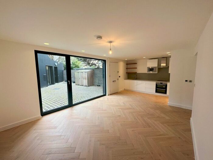 1 Bedroom Bungalow To Rent In Bell Foundry Close, Croydon, CR0