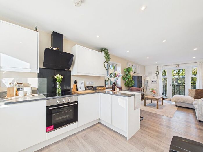 2 Bedroom Flat For Sale In Hadley Place, Worcester, Worcestershire, WR2