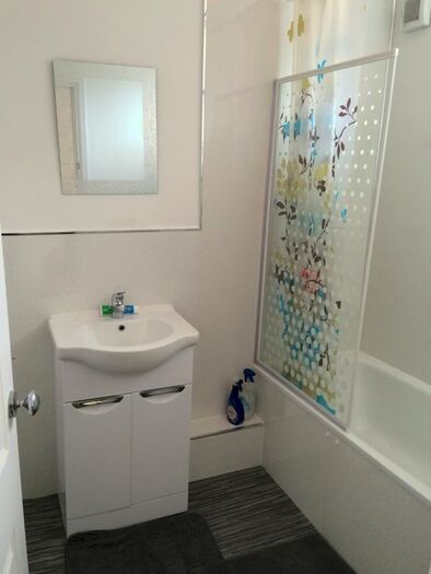 5 Bedroom Semi-Detached House To Rent In Leeshall Crescent, Fallowfield, M14