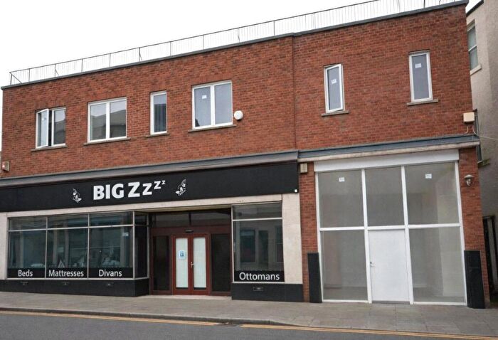 2 Bedroom Flat To Rent In North Street, Bo'ness, Stirlingshire, EH51