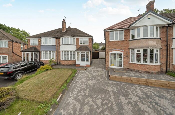 3 Bedroom Semi Detached House For Sale In Stoneyford Grove, Birmingham, West Midlands, B14