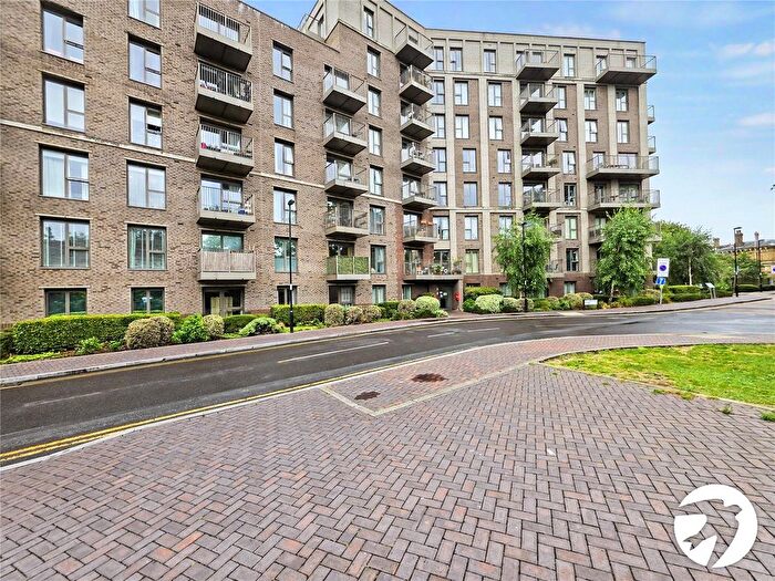 2 Bedroom Flat To Rent In Adenmore Road, London, SE6