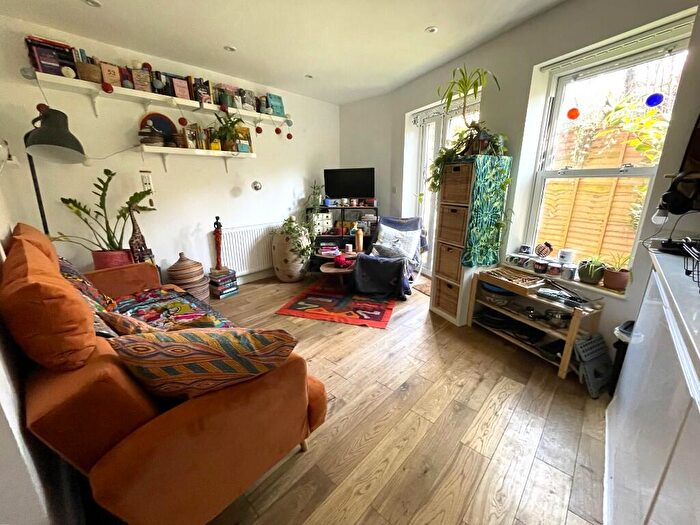 1 Bedroom Flat To Rent In Birstall Road, London, N15