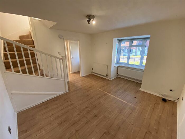 2 Bedroom House To Rent In Thistle Close, Hemel Hempstead, HP1