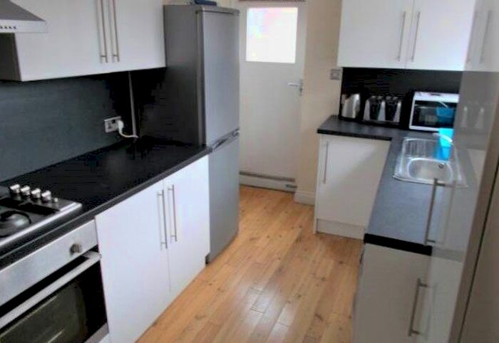5 Bedroom Flat To Rent In King John Street, Heaton, Newcastle Upon Tyne, NE6