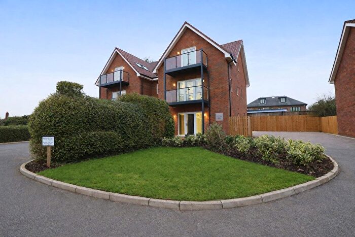 2 Bedroom Flat To Rent In Midwinter Court, Uxbridge, UB8