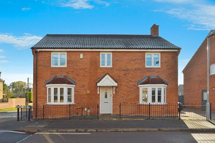 4 Bedroom Detached House For Sale In Canal Lane, Deanshanger, Milton Keynes, MK19