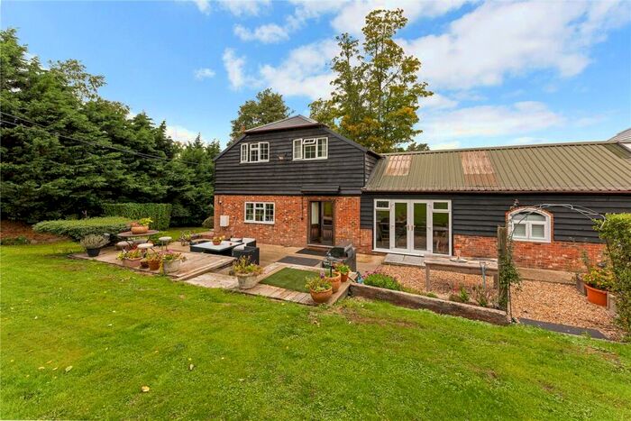 3 Bedroom Semi-Detached House For Sale In Farnham Road, Farnham, GU10