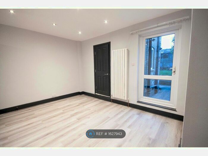 3 Bedroom Terraced House To Rent In Leghorn Road, London, SE18