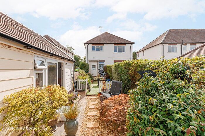 2 Bedroom Flat For Sale In Cooper Dean Drive, Queens Park, BH8
