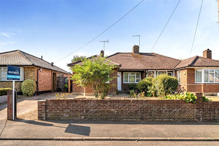 3 Bedroom Semi Detached House For Sale In Clammas Way, Uxbridge, UB8
