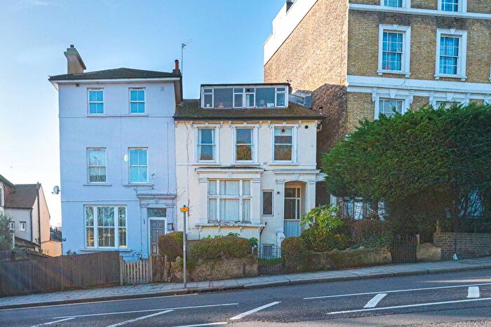 2 Bedroom Flat For Sale In Anerley Hill, Crystal Palace, London, SE19