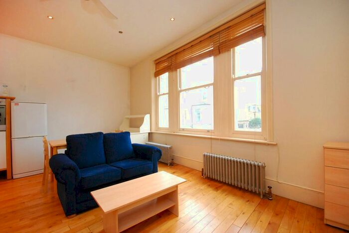 2 Bedroom Flat To Rent In Fulham Road, Fulham, London, SW6