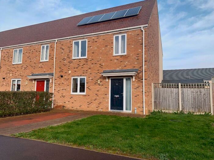 3 Bedroom Semi-Detached House To Rent In Sandpiper Way, King's Lynn, PE30