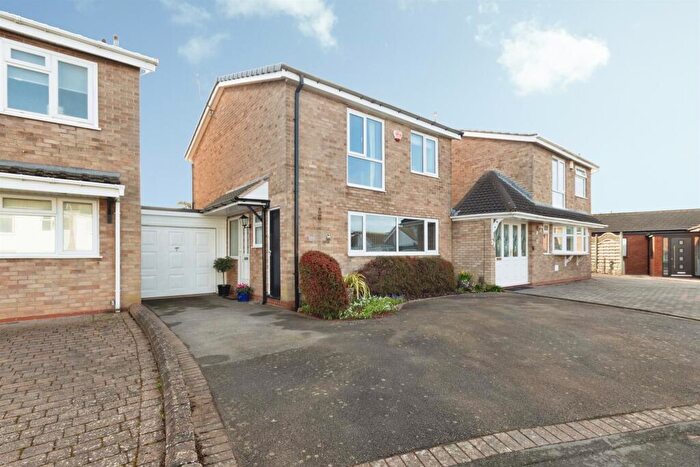 3 Bedroom Link Detached House For Sale In Wharton Avenue, Solihull, B92