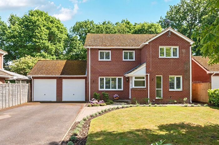 4 Bedroom Detached House For Sale In Reeves Way, Wokingham, Berkshire, RG41