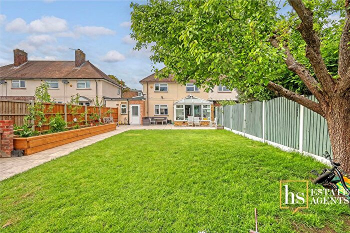 3 Bedroom Semi-detached House For Sale In Elizabeth Road, Brentwood, CM15