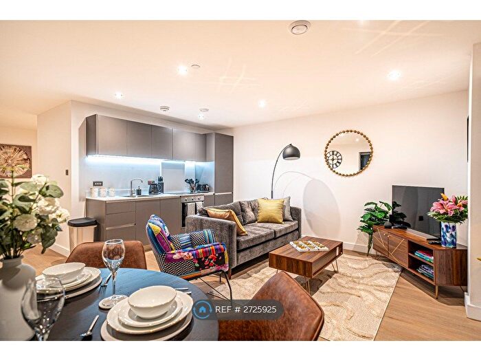 2 Bedroom Flat To Rent In Leeds City Center, Leeds, LS9