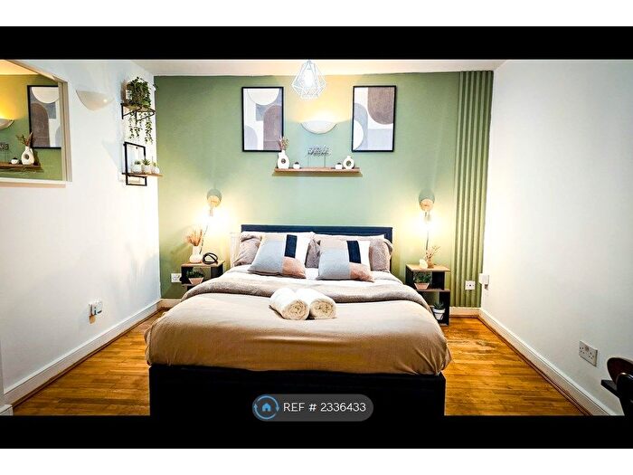 Studio To Rent In Barretts Grove, London, N16